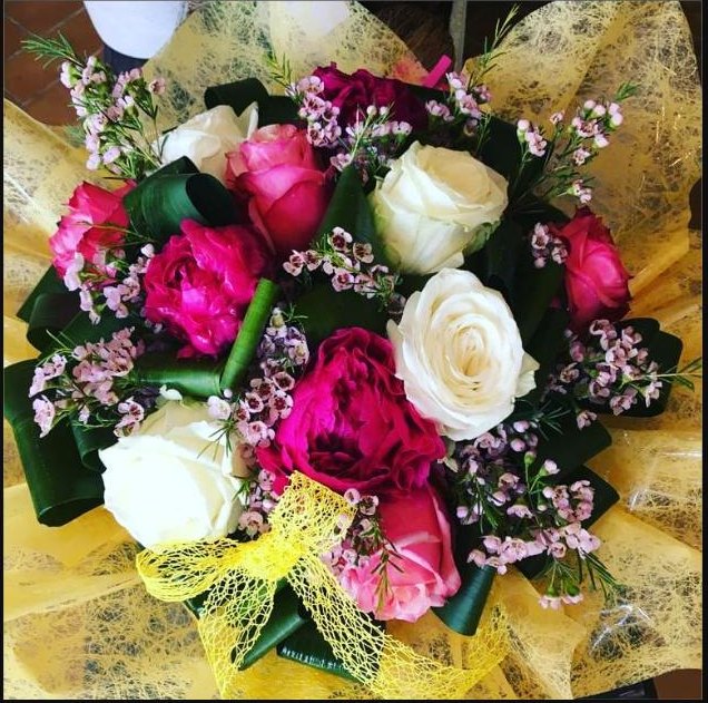 Bouquet de roses et pivoines